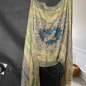 LADIES  WRAP/SHAWL/ SCARF